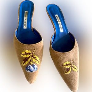 Manolo Blahnik mule backless 2” heels